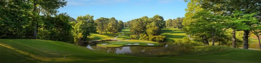 Spanish Oaks Golf Club clubhouse and finishing green at dusk